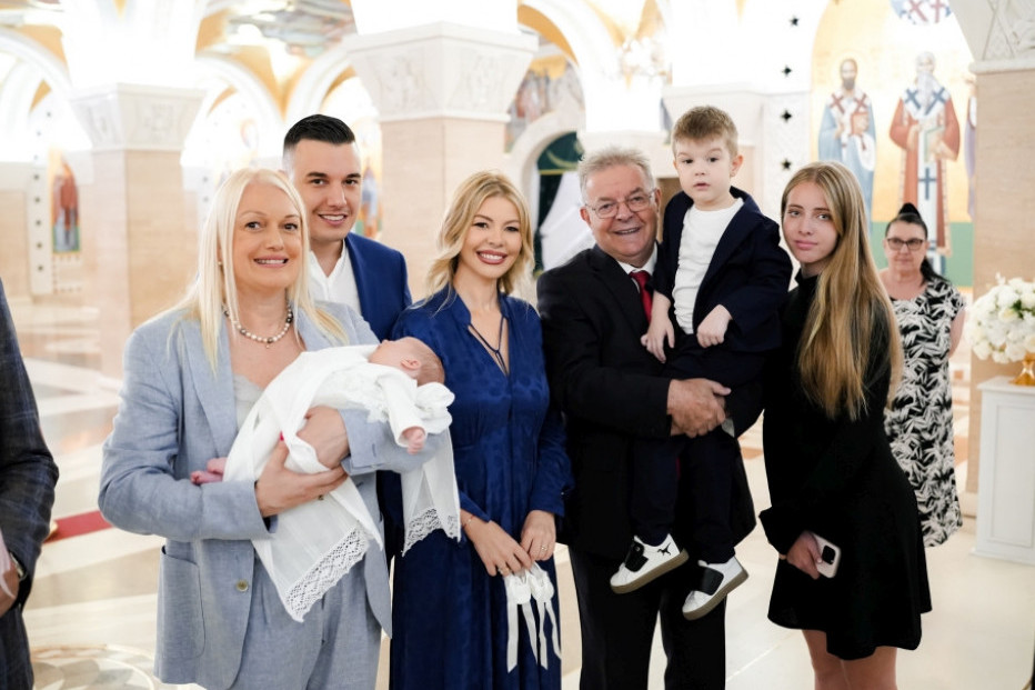 Danijela i Ivan nisu štedeli ni dinar: Krštenje tek rođene Milice Karić - ceremonija kakvu do sada niste videli u Srbiji