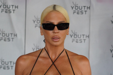 Jelena Karleuša pokazala isklesan stomak pa otkrila: Imala sam tri carska reza, to niste znali